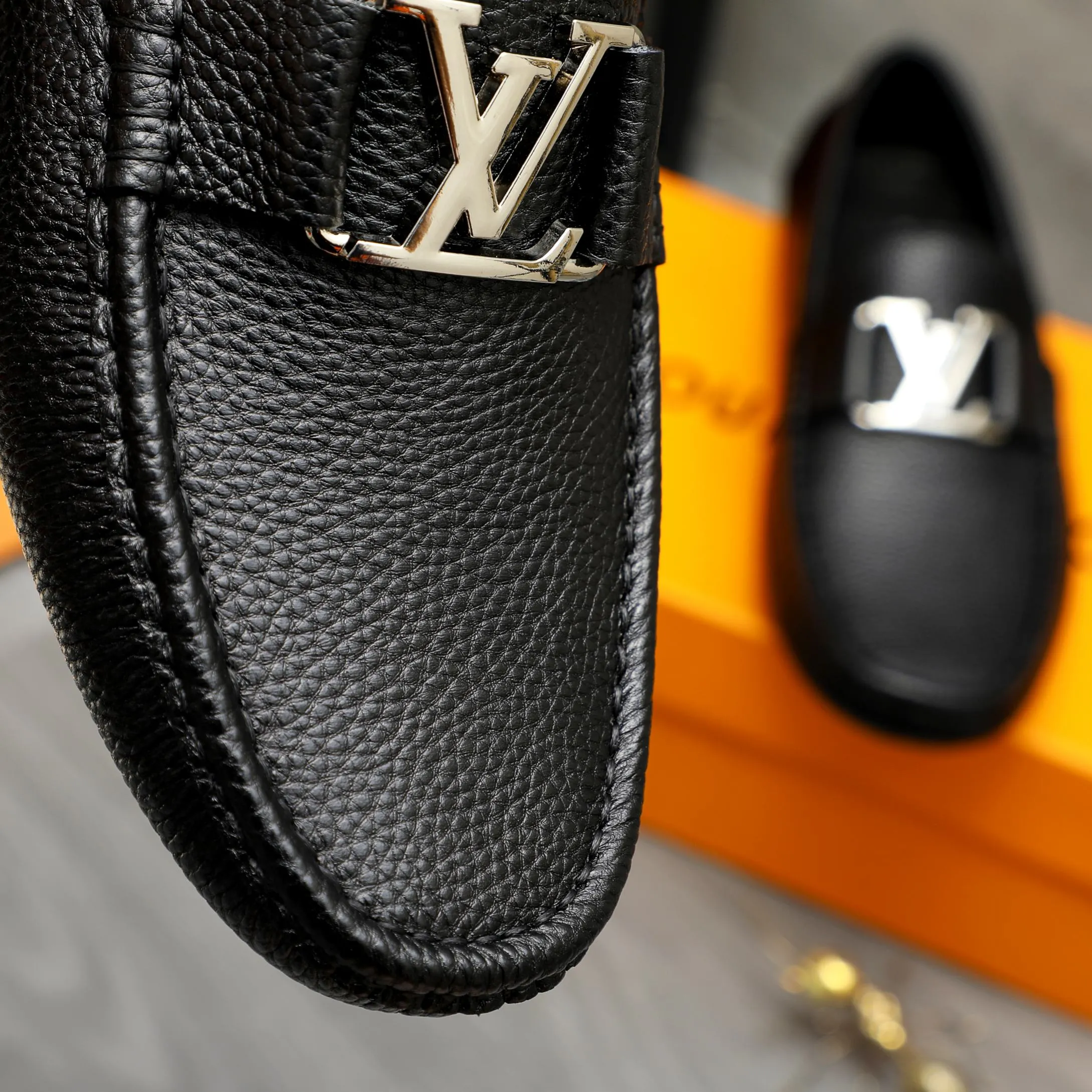 Men's shoes 💰420 Product trademark: LV "Louis Vuitton" casual slip-on shoes Regular size: 38-46 (45.46 custom-made, non-returnable) Product materials: Selected pebbled cowhide upper, sheepskin lining, original rubber outsole